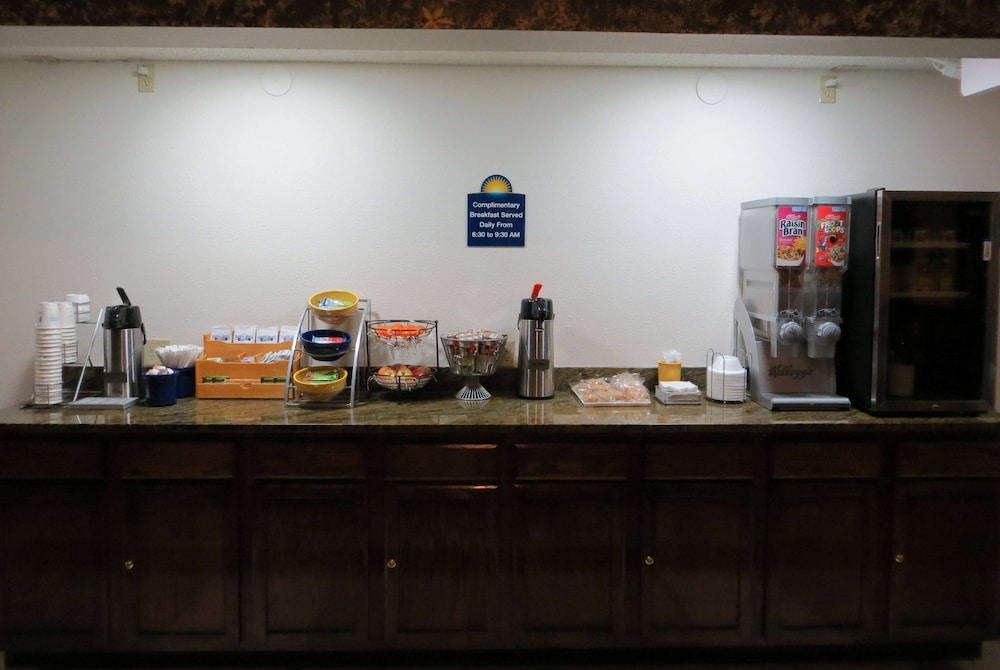 Days Inn by Wyndham Alamosa - photo 47