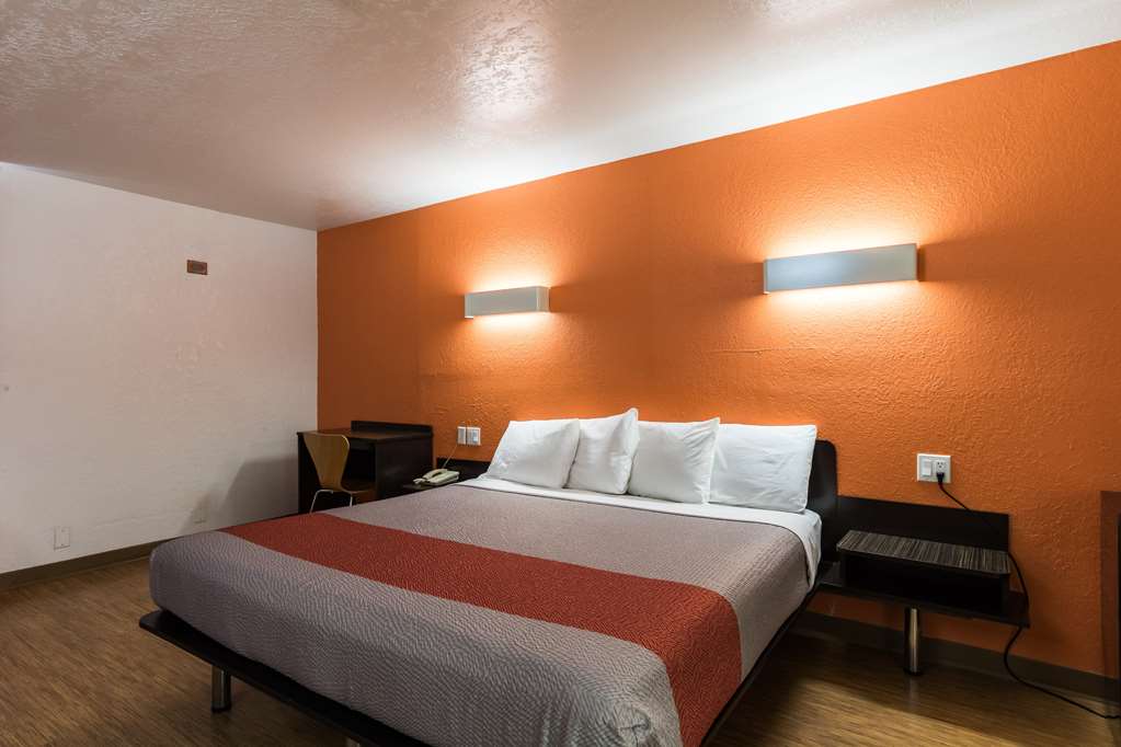 Motel 6 Uvalde TX - photo 23