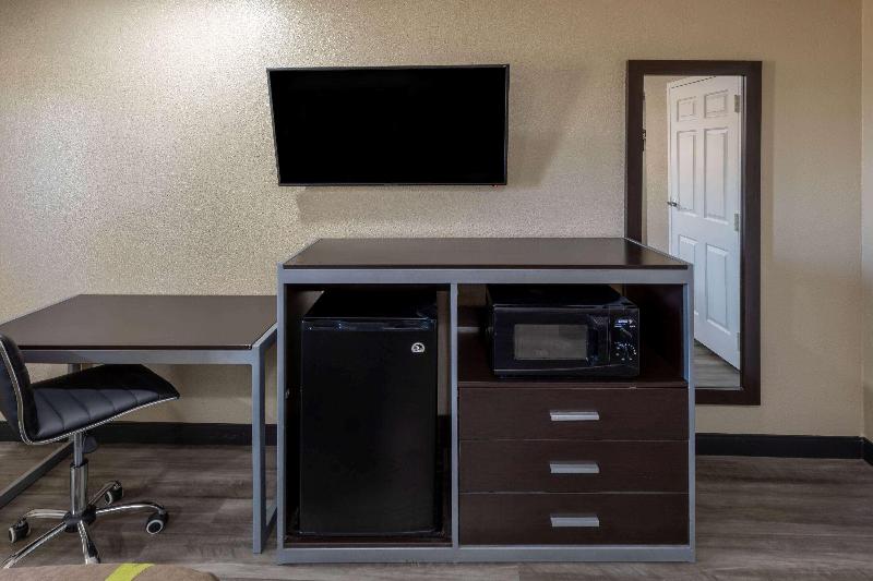 Super 8 By Wyndham Tulsa Arpt St Fairgrounds - photo 17