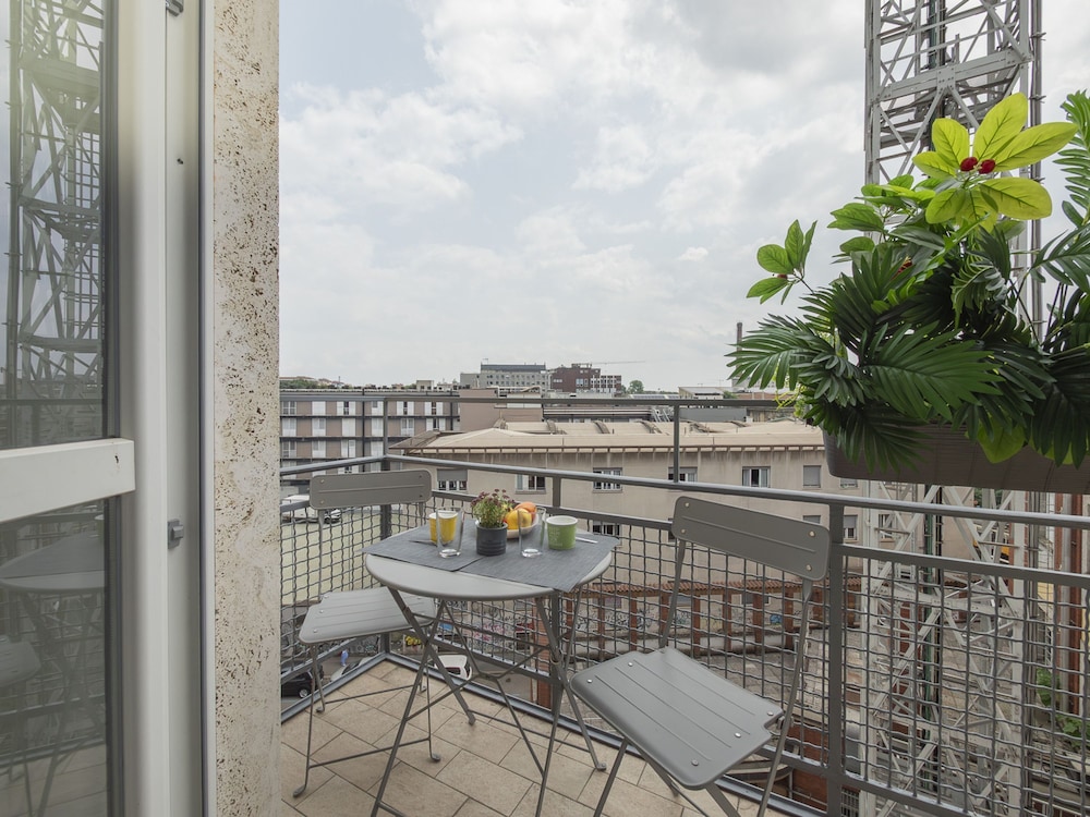 Piola apartments by Rentopolis — 4-Star Luxury Hotel in Milan, Italy