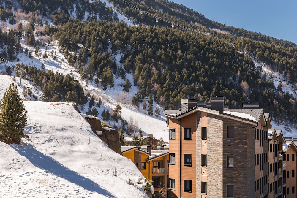 Pierre & Vacances Andorra El Tarter — 4-Star Luxury Hotel in El Tarter, Andorra