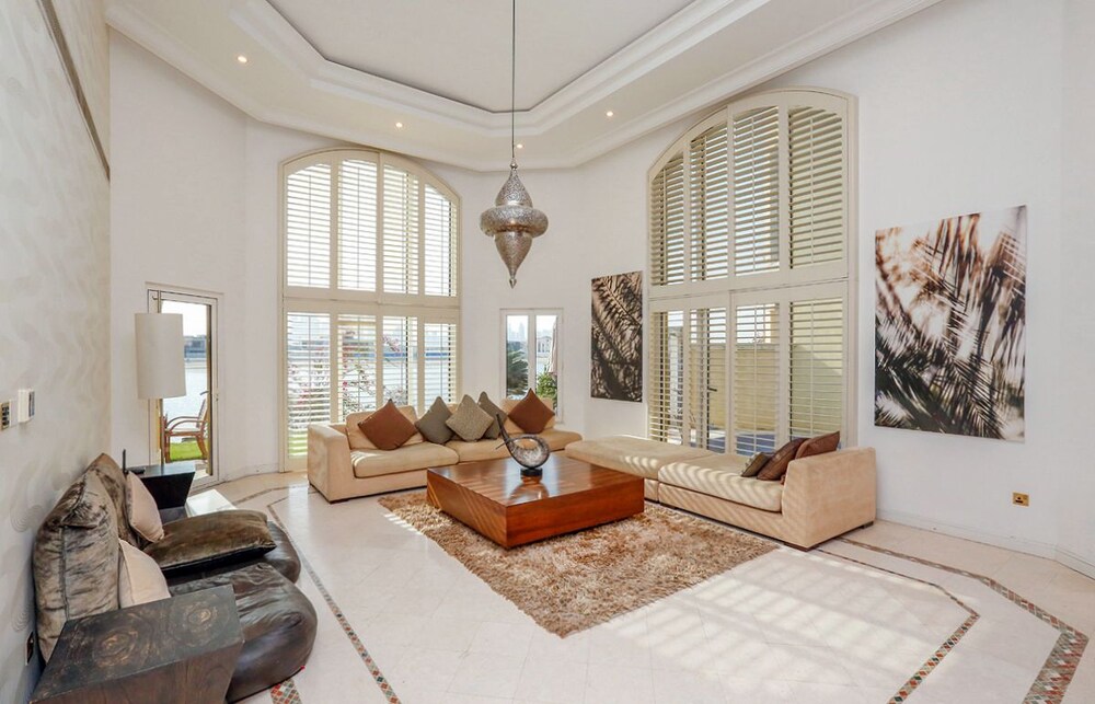 Kennedy Towers Frond M Villa — 5-Star Luxury Hotel in Dubai, United Arab Emirates