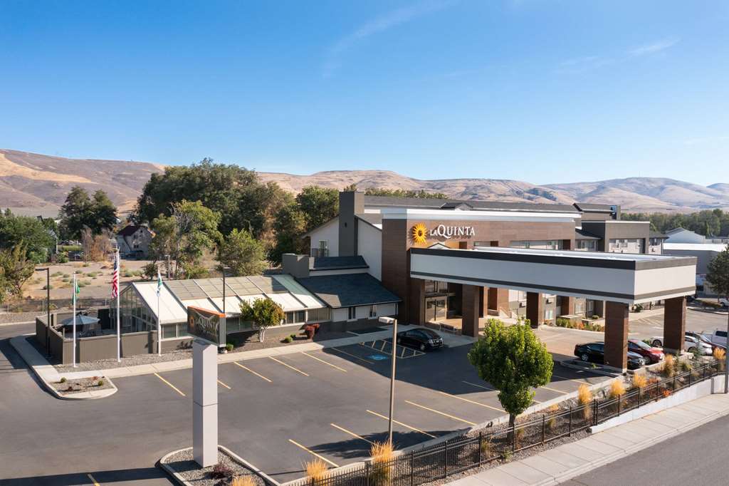 La Quinta Inn & Suites by Wyndham Yakima Downtown - photo 4