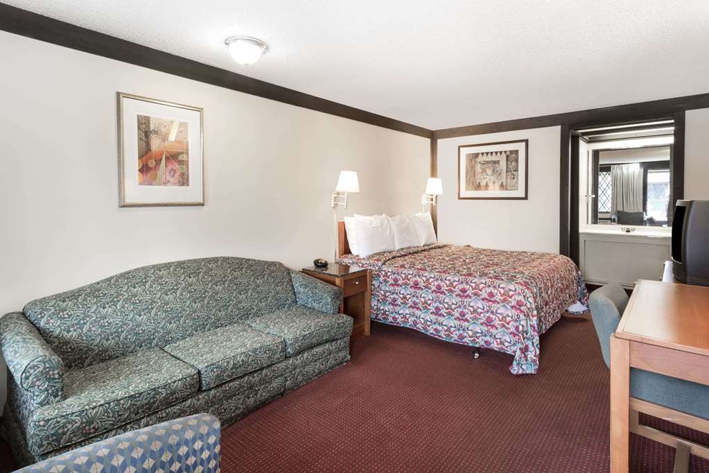 Knights Inn Racine - photo 11