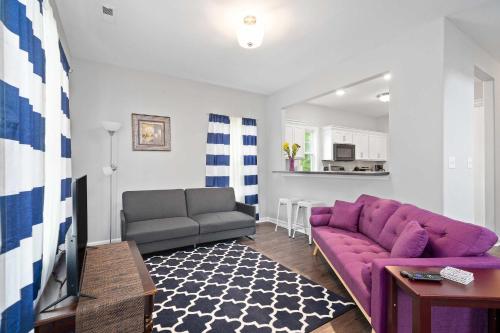 Minutes from Downtown The Comfy Navy Nestler - photo 8