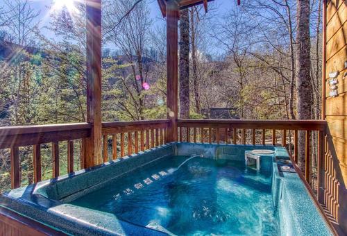 Santas Lakehouse On the Lake Arcade Game Hot Tub 560 FREE tickets each paid day - photo 5