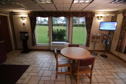 Executive Inn Kershaw - photo 22