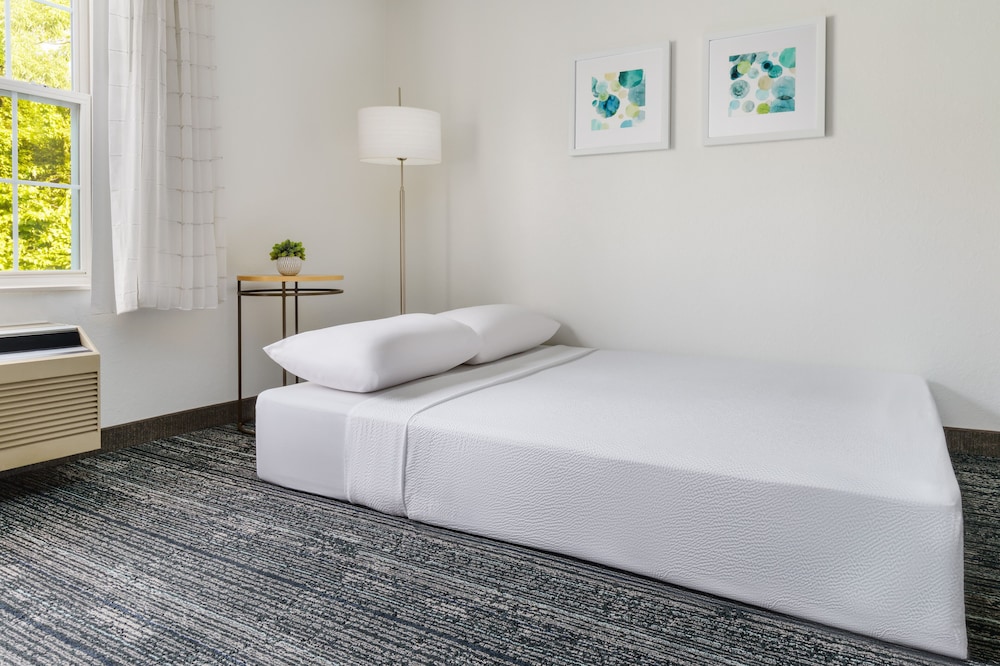 TownePlace Suites by Marriott Manchester - photo 7