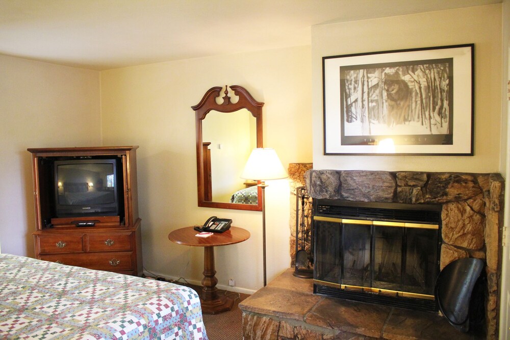 Sessions Retreat & Hotel - photo 25