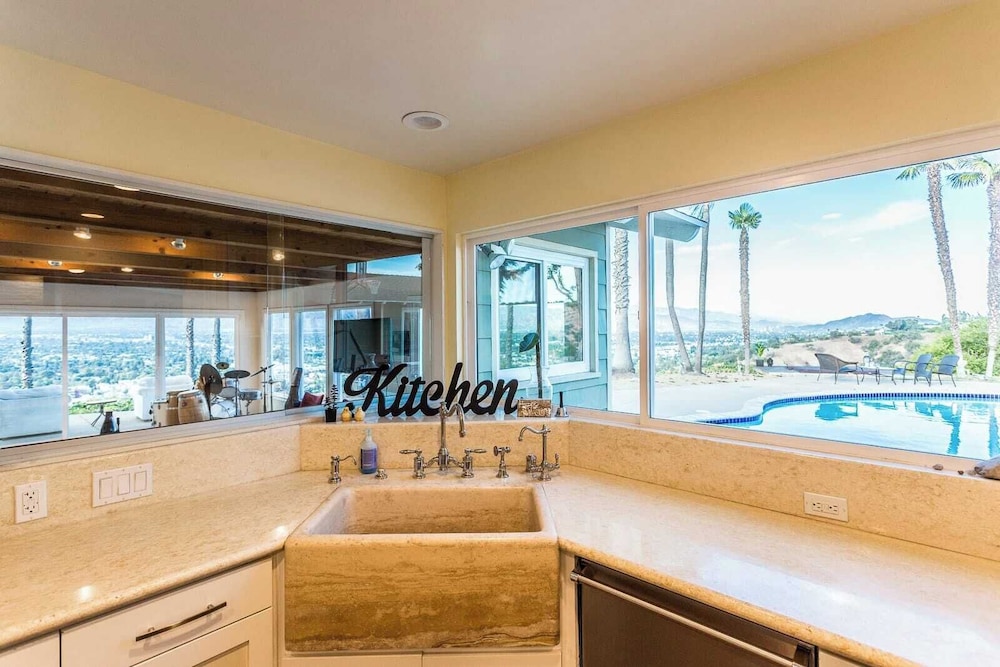 Oak Hills by Avantstay Panoramic View Pool Spa - photo 27