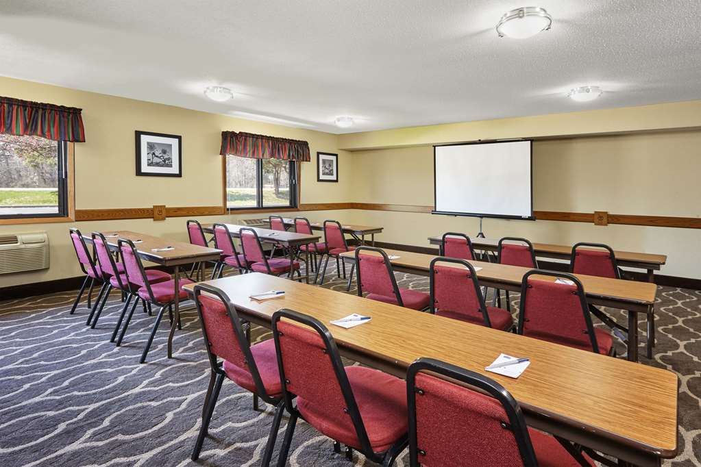 AmericInn by Wyndham Burlington - photo 24