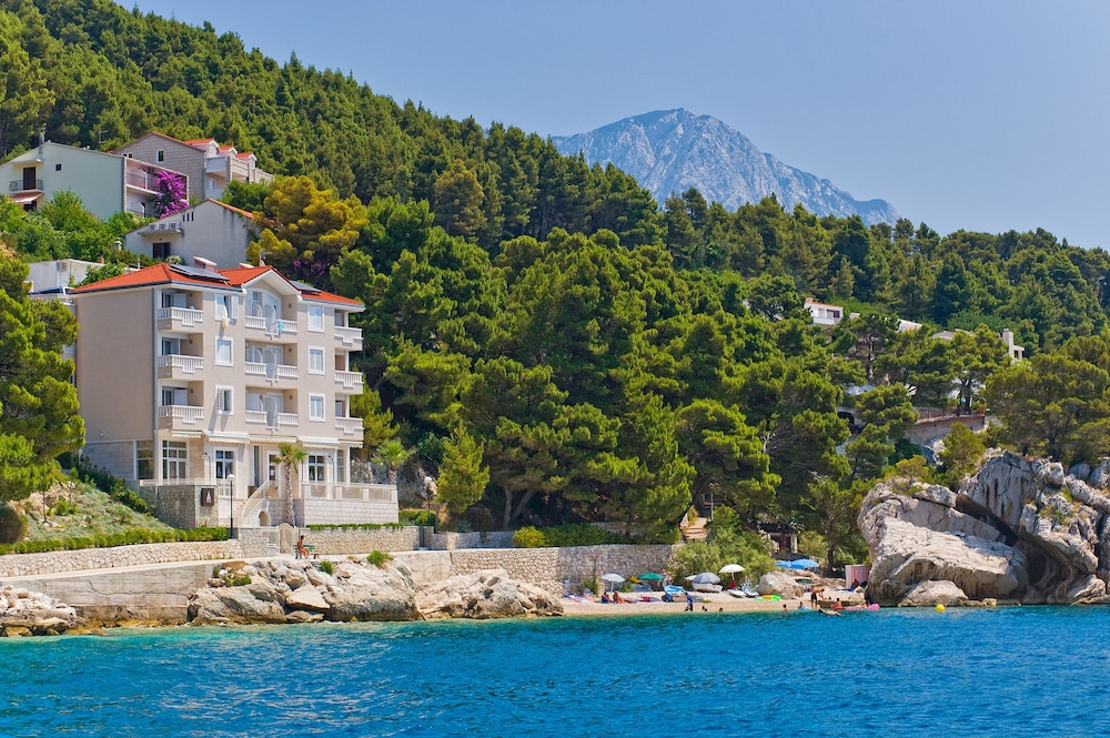 Sunceva Postelja — 4-Star Luxury Hotel in Brela, Croatia