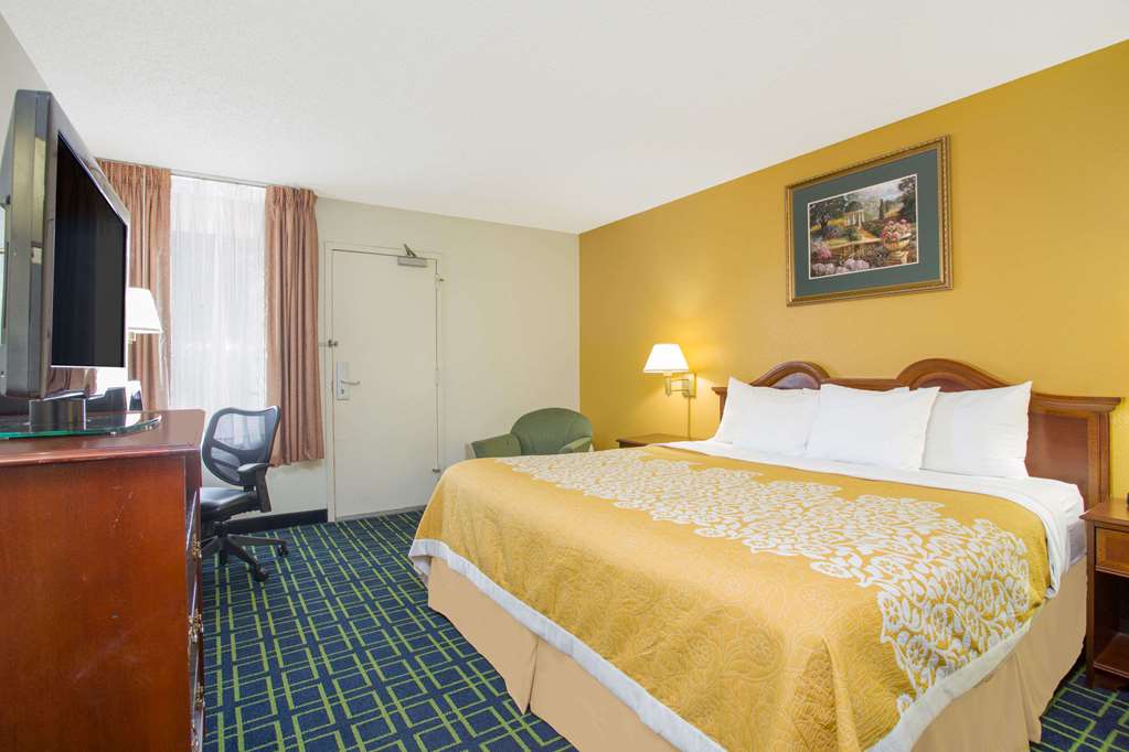Days Inn by Wyndham Greenville - photo 6