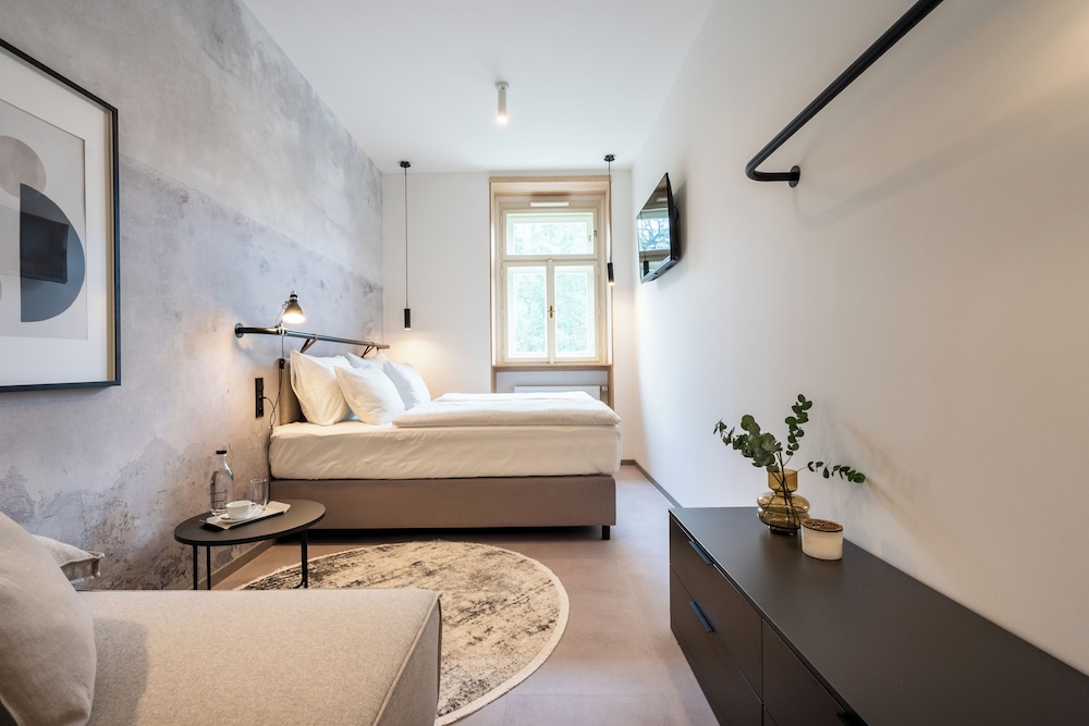 Honest Karlín — Prague — photo 2