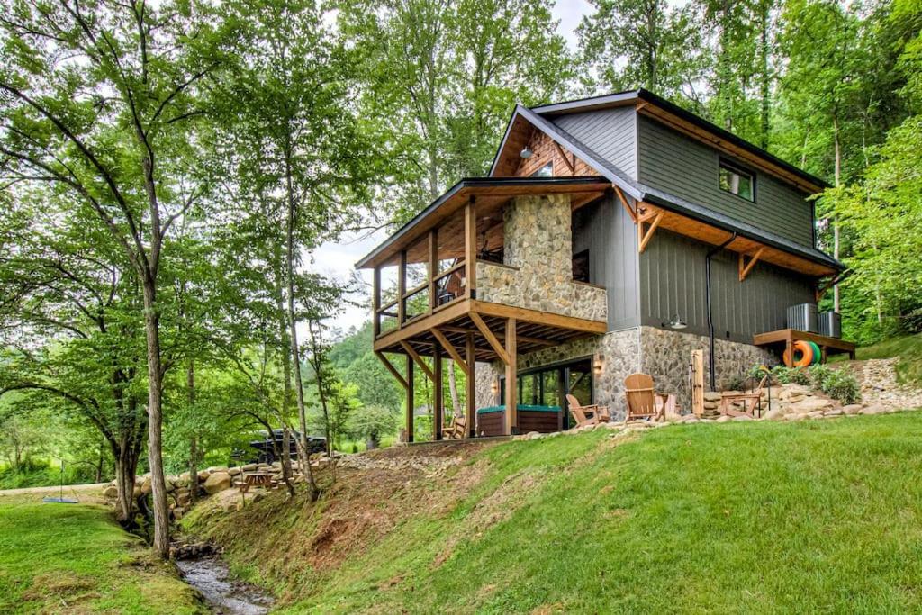 Lindsey Creek Hideaway — 4-Star Luxury Hotel in Sevierville, United States