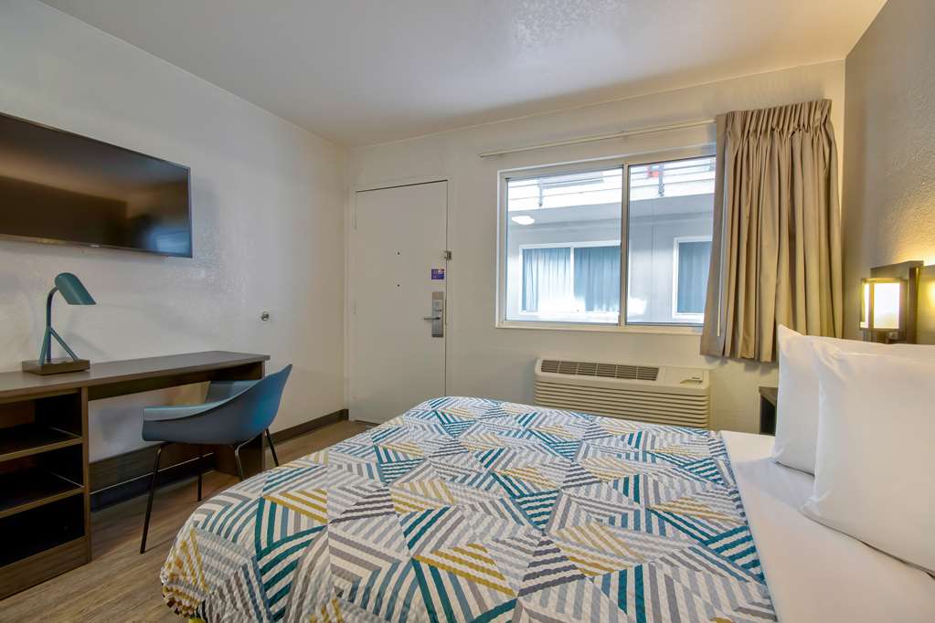 Motel 6 Albuquerque NM Midtown - photo 11