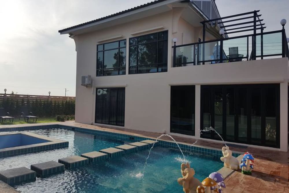 Baan Hansa in Phetchaburi, Thailand