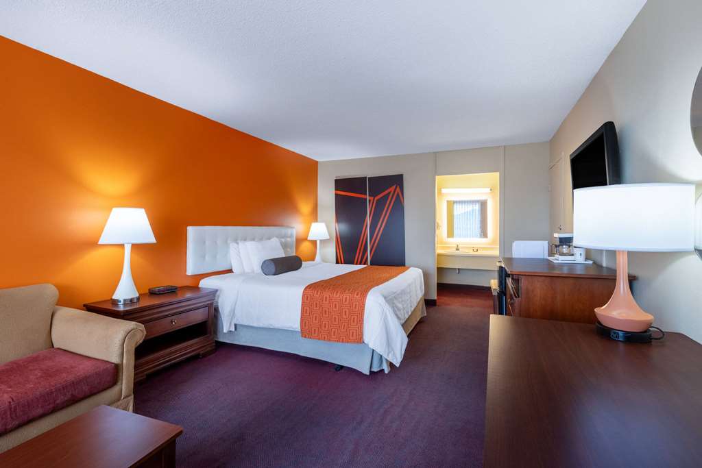 Howard Johnson Hotel & Conference Center by Wyndham Salem - photo 18
