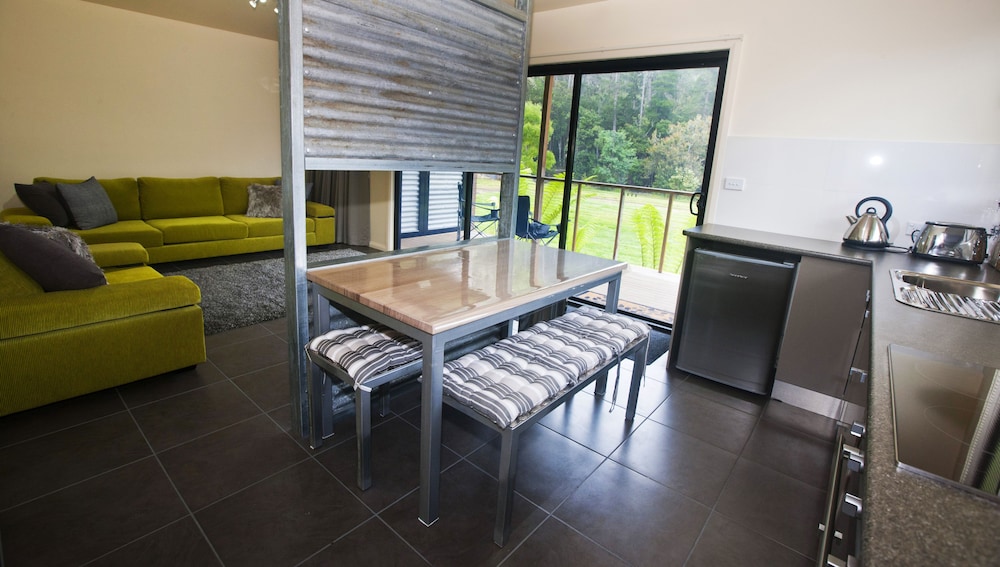Tyenna River Cottages — 4-Star Luxury Hotel in New Norfolk, Australia
