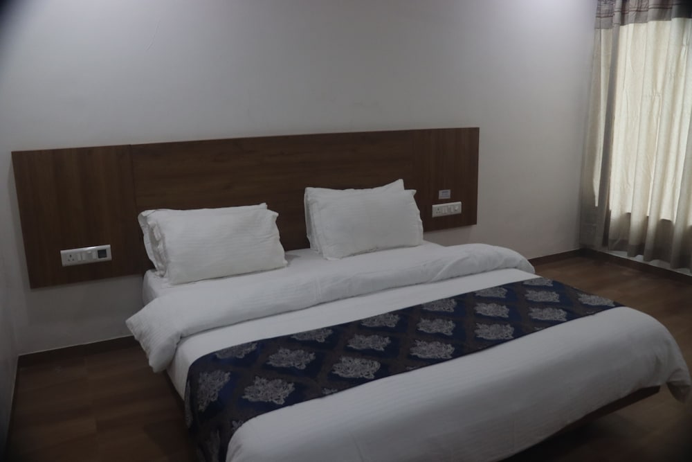 Heaven7 Hotel & Resort in Himatnagar, India