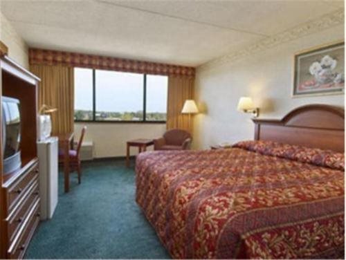 Stratford Hotel & Conference Center - photo 13