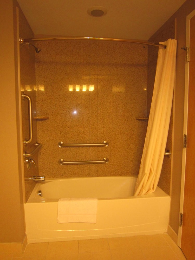Red Carpet Inn And Suites Monmouth Jtc - photo 32