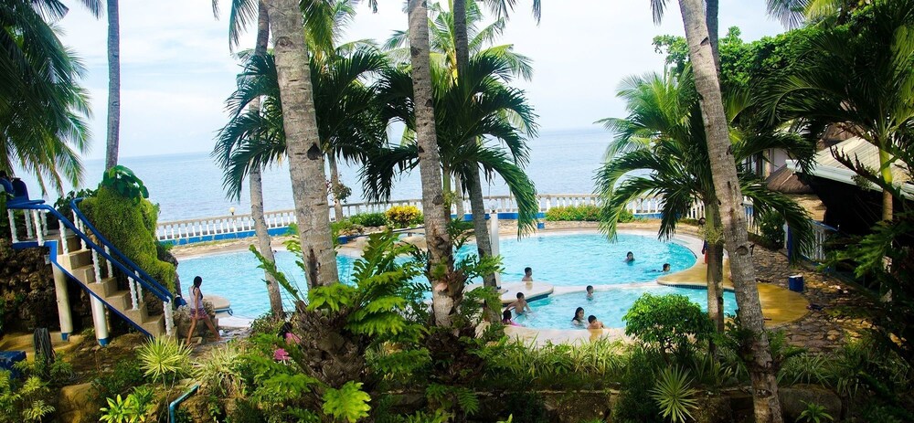 Estaca Bay Gardens Conference Resort - carbon neutral hotel in Compostela