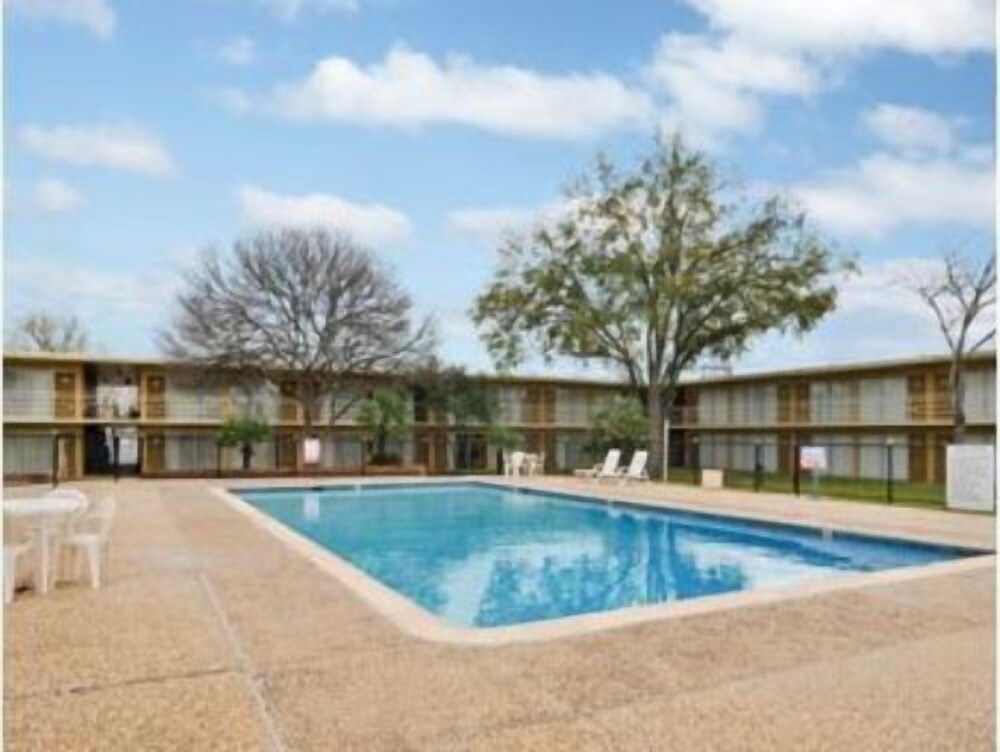 University Inn College Station - photo 17