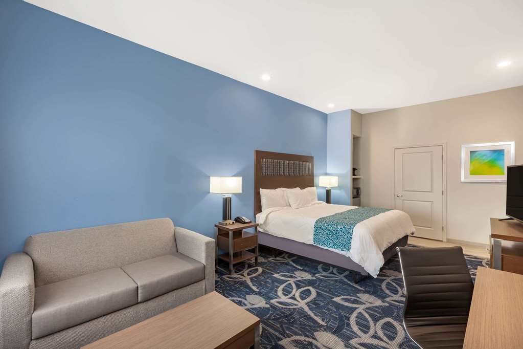Baymont by Wyndham Houston Hobby Airport - photo 11