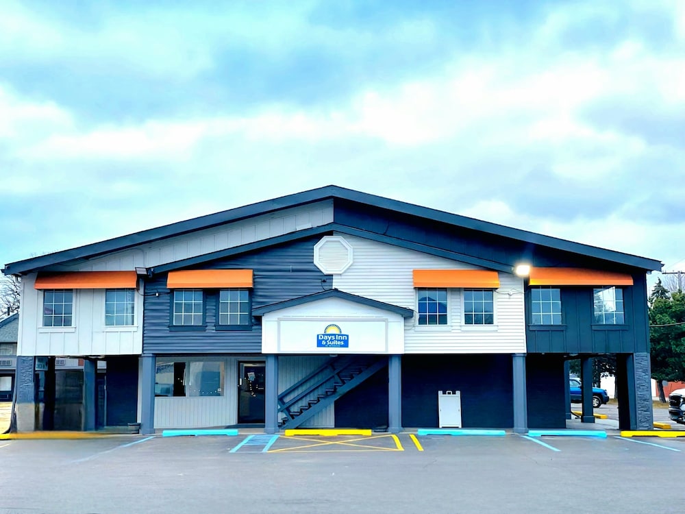 Days Inn & Suites by Wyndham Port Huron - photo 56
