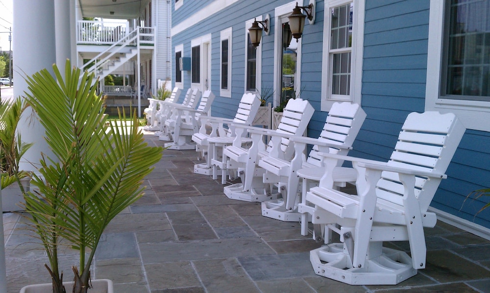 Commander Beach House Hotel - photo 57