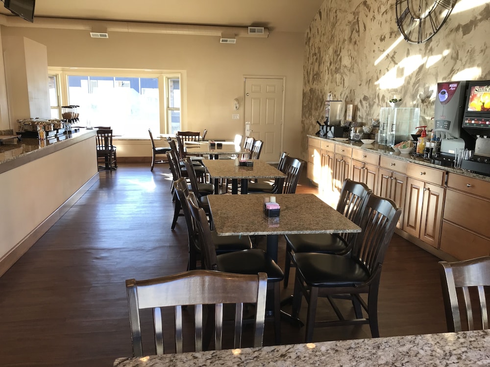 Dinosaur Inn & Suites - photo 40