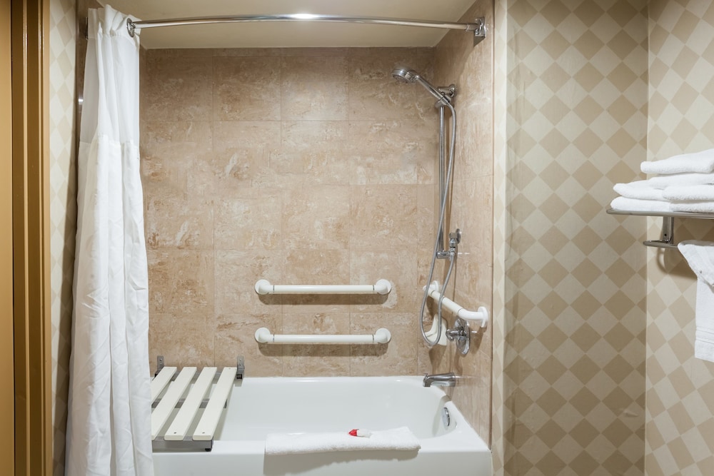 Ramada by Wyndham San Diego National City - photo 35