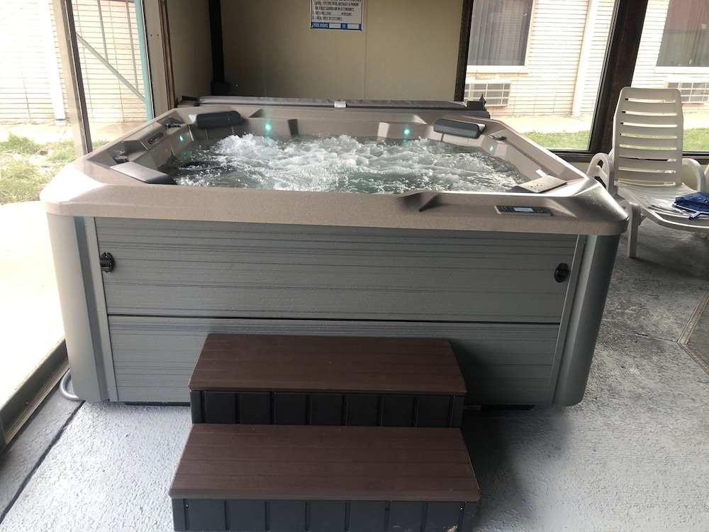 Americas Best Value Inn Salina - photo 27