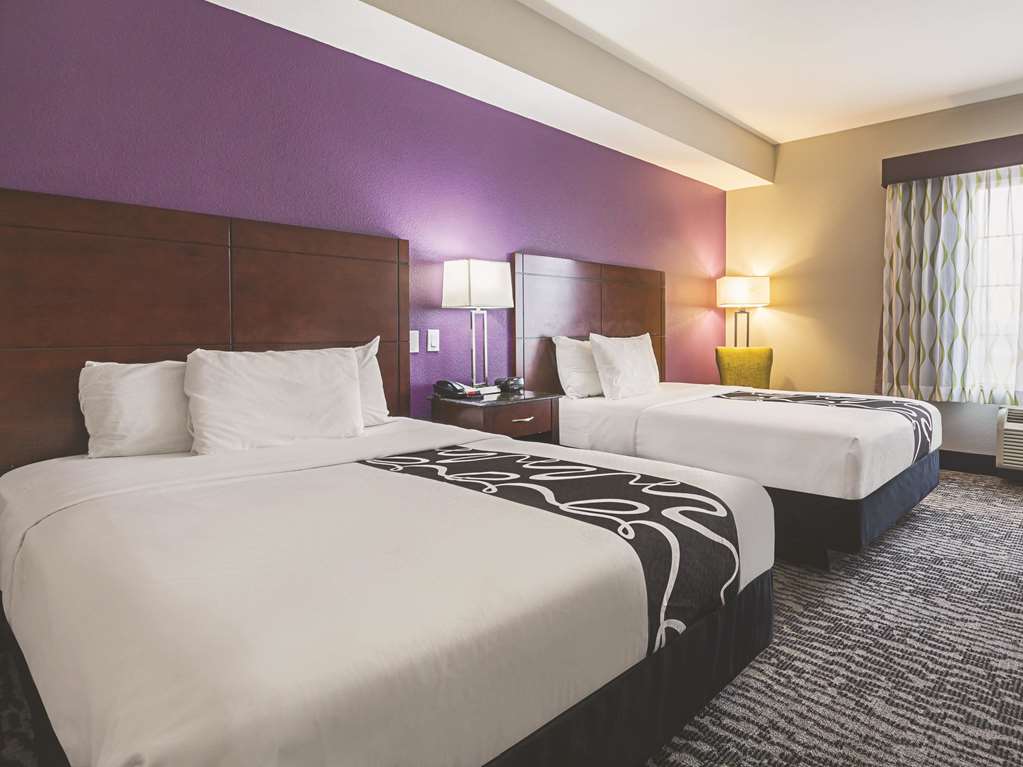 La Quinta Inn & Suites by Wyndham Fresno Northwest - photo 26