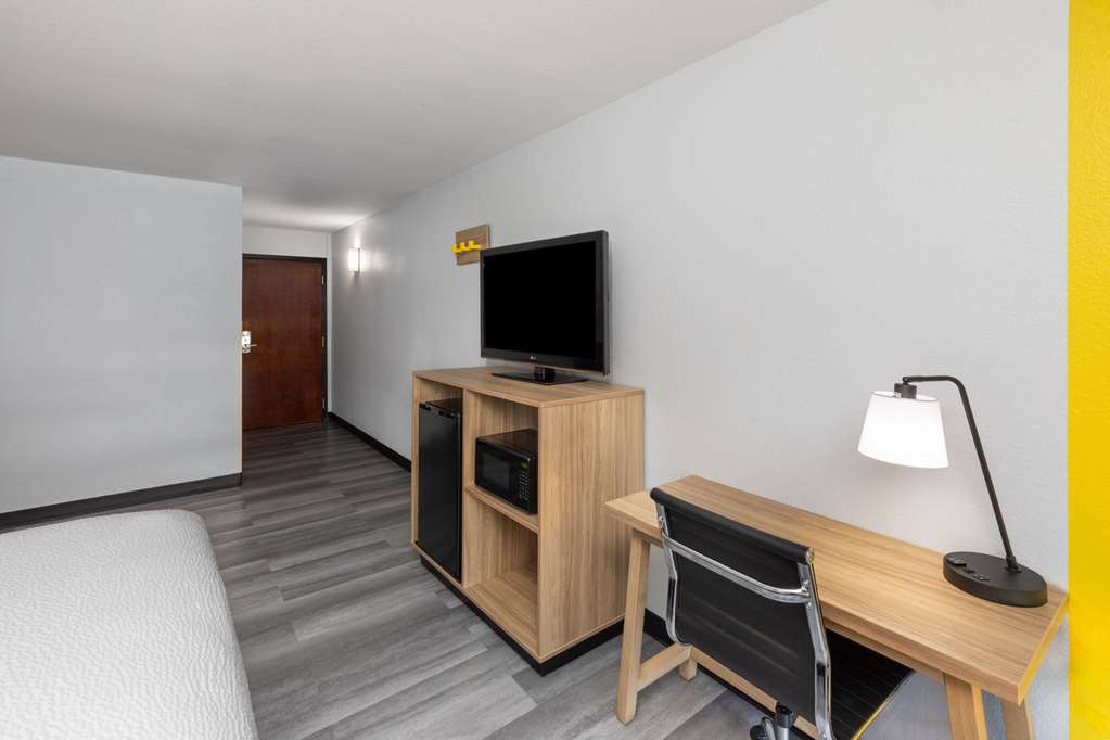 Super 8 by Wyndham Alexandria LA - photo 2