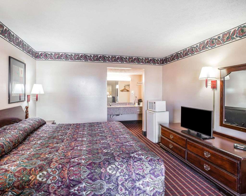 Econo Lodge McDonough South - photo 12