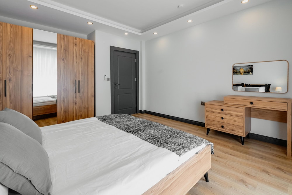 Cozy Flat Close to Lara Beach in Antalya — 4-Star Luxury Hotel in Antalya, Turkey