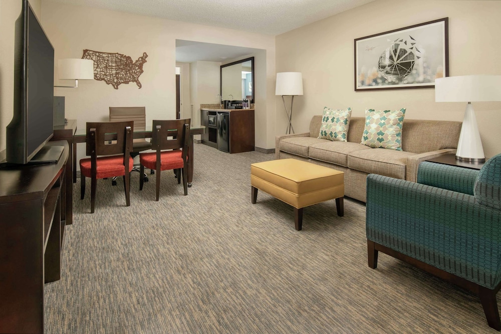 Embassy Suites by Hilton Seattle Tacoma International Airport - photo 19