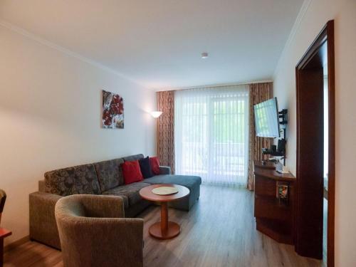 Dünenpark Binz Komfort Ferienwohnung mit 1 Schlafzimmer und Balkon im Obergeschoss 037 — 4-Star Luxury Hotel in Ostseebad Binz, Germany