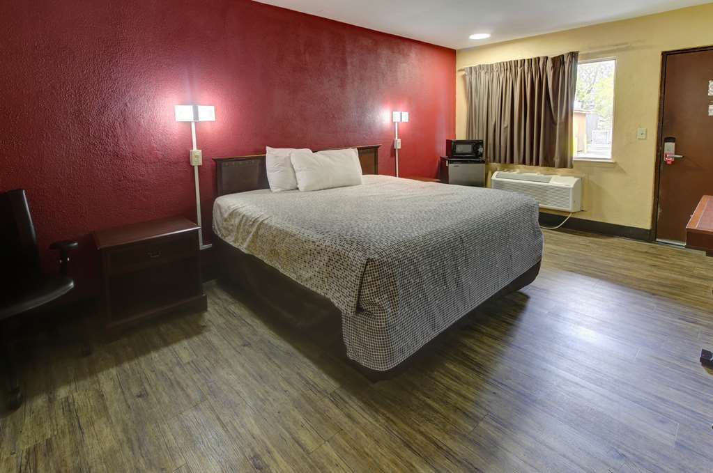 Econo Lodge Virginia Beach Town Center - photo 11