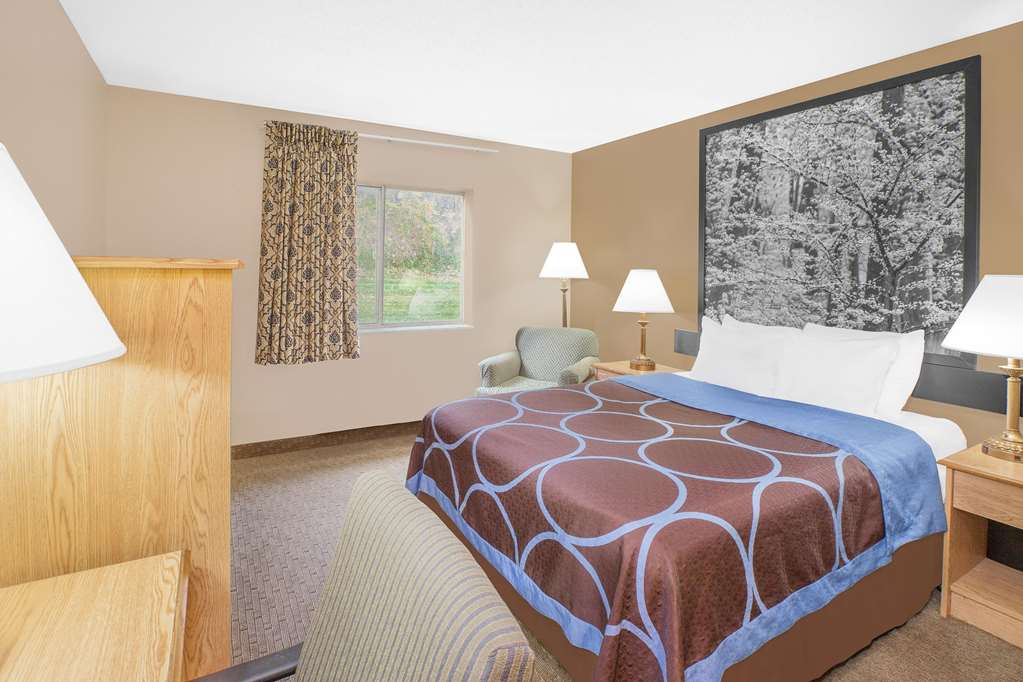 Super 8 by Wyndham Seville - photo 9