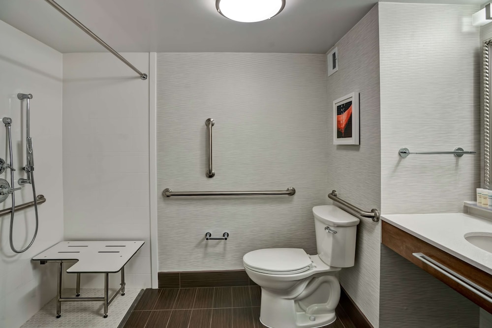Hampton Inn Norfolk Naval Base - photo 26