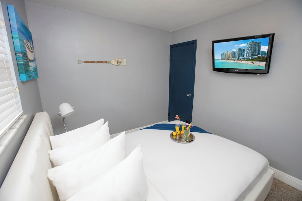 Hollywood Beach Suites - photo 20