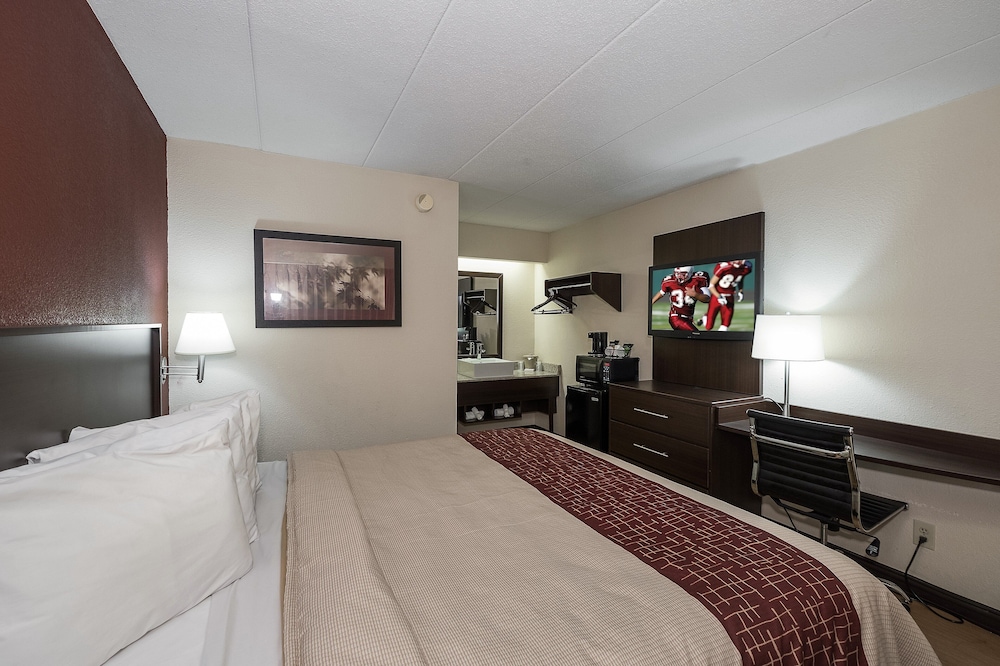 Red Roof Inn Toledo Maumee - photo 11