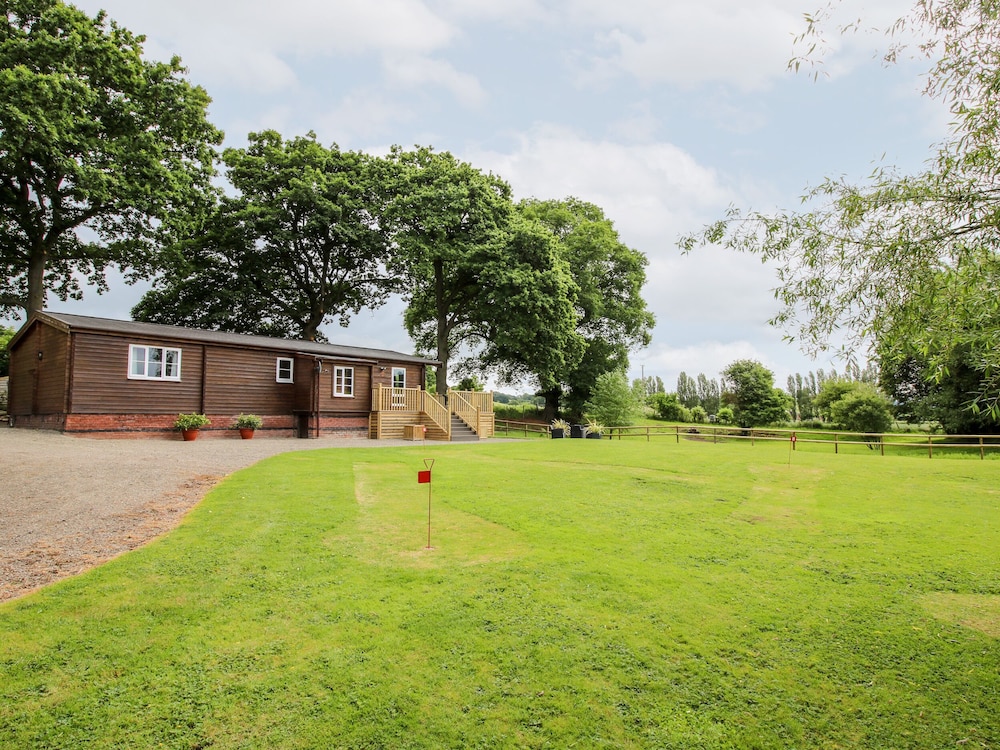 The Log Cabin — 4-Star Luxury Hotel in Tenbury Wells, United Kingdom