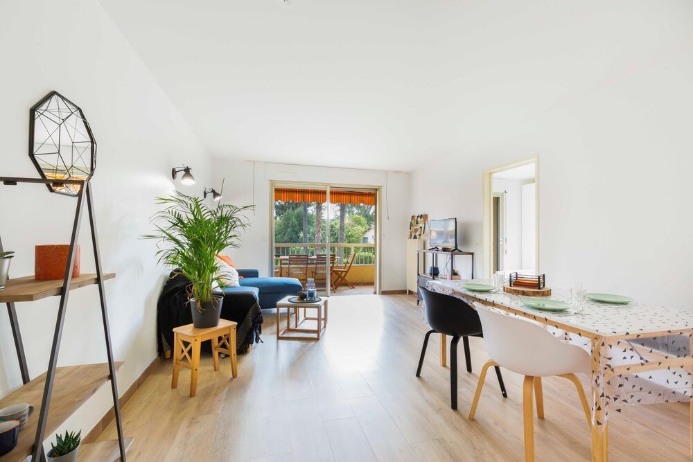 Superb 2 bedrooms flat for 4 people in residence swimming pool parking — 4-Star Luxury Hotel in Antibes, France