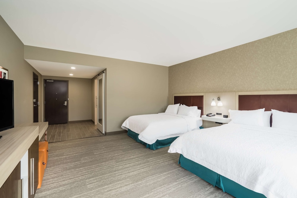 Hampton Inn Newport - photo 18