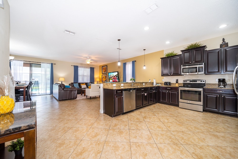 Orlandoasis by Avantstay 8bdr Pool Movie Theater Game Room Resort Access - photo 13
