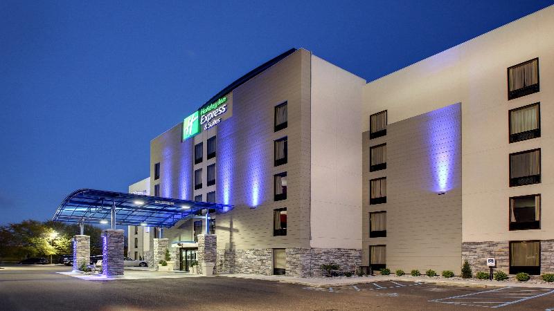 Holiday Inn Express & Suites Jackson Downtown Coliseum by IHG - photo 3